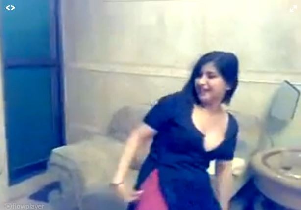 Pakistani Randis performing mujra for customer in hotel room