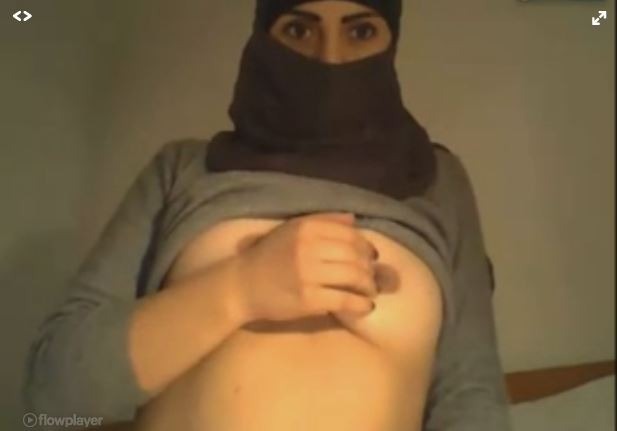 Hijab girl exposing her hot body on webcam