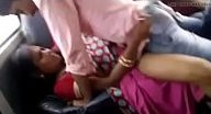 Car me desi driver ne saree me Maalkin ki chut jor jor se chodi