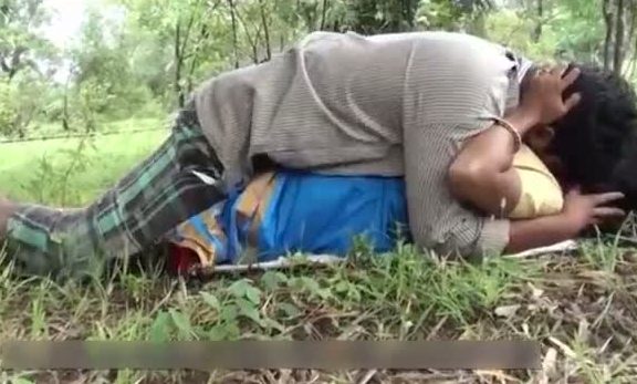 Village bhabhi aur devar ka outdoor sex masti video