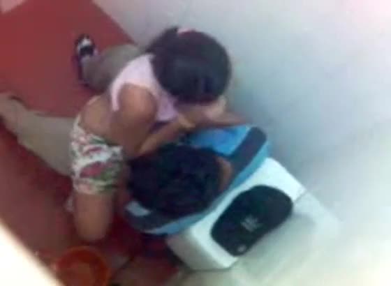 Toilet me security guard aur ladke ki sex masti