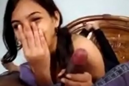 Padosan ne Hindi me gandi baatain karke lund chusa