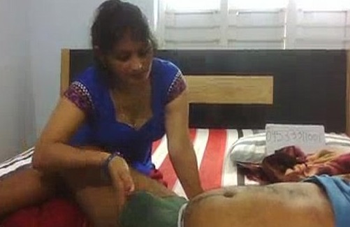 Chachi ne daddy se bade pyaar se chut chudai ki