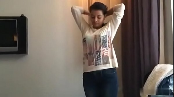 college ki ladki ne hindi mai dirty baat karke blowjob di
