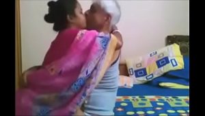 tamil bahu ne apne budhe tharki sasur ka lund chusa