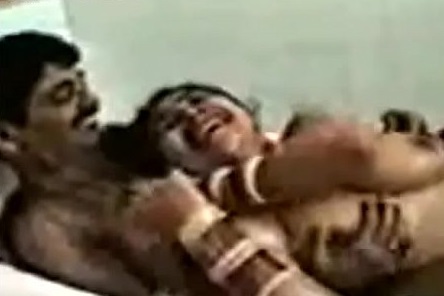 Bangali bahu ne apne jeth se bathtub mai chudai ki