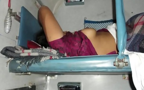 Punjabi sauteli bahan ka intercity train mai dream chudai