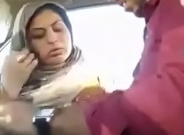 Pakistani Muslim lady ki car mai bur chudai ka real porn