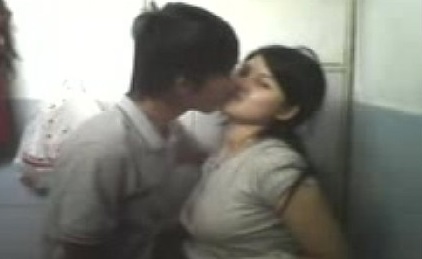 Noida ki virgin college girl ka valentines day par sex mms