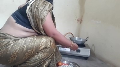 Natkhat chachi ki papa se sahbaas ka Indian sex video