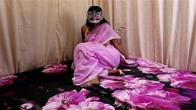 Noida mai rangeeli chachi aur bhatije ka Hindi sex video