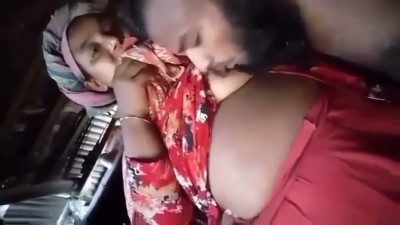 Aunty Ke Mote Doodh Ko Aadmi Ne Maje Se Chusa
